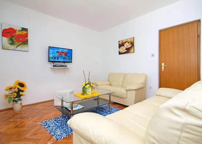 Slavica-2 By Interhome * Τρογκίρ